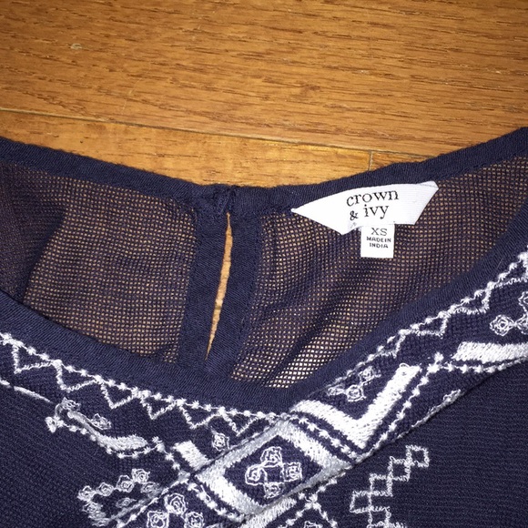 Crown & Ivy - Picture 3 of 5